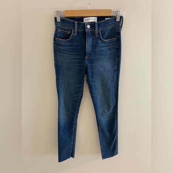 Aritzia Denim Forum The Nico Mid Rise Skinny Crop Size 26 - Picture 6 of 13